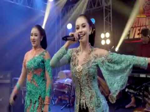 Niken Salindry Ft. Sigit Alvaro - Cinta Tak Direst