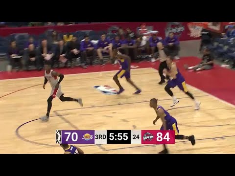 What a dunk by Cleanthony Early!