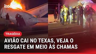 AVIÃO DE PEQUENO PORTE CAI EM RODOVIA NO TEXAS E DEIXA UM MORTO; VEJA O MOMENTO DO RESGATE