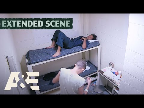 60 Days In: Alan Bonds With His Cellmate Over "Guy" Talk & Being Bullied (S4) | A&E