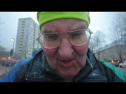 MongoTV_8366 - Del 4 - CYKLER TIL LIDL EFTER COLA OG SLIK I SNESTORM FØR ORKAN KOMMER FREDAG AFTEN