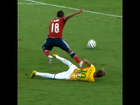 Neymar suffers a serious injury on the pitch 1