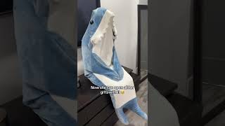 Download lagu She's always wanted one 😌 #trendingshorts #viral #shorts #couplegoals #sharkblanket mp3