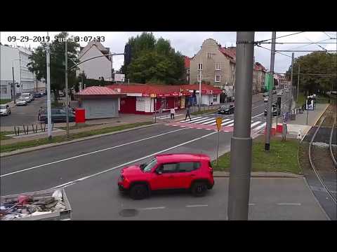 Kierowca celowo potrącił rowerzystę.