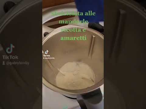 sbriciolata di mandorle ricotta e amaretti