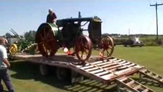 preview picture of video 'Starting Minneapolis tractor at Prairie Days 2010'