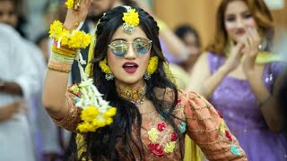 Download lagu Bride's Holud Entry | Odhani | Sajna | Current Laga Re | Team Bride | RAFI & ETU'S HALDI NIGHT 2022 mp3