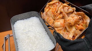 半熟じゃ無かったか。 - 黒メスティンで豚キムチ丼をして焼酎ハイボールをキメるだけの動画