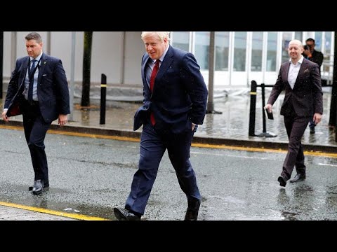 Boris Johnson al confine fra le due Irlande