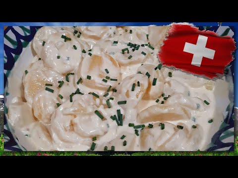 Salade de pommes de terre traditionnelle Suisse - made a traditional Swiss potato salad