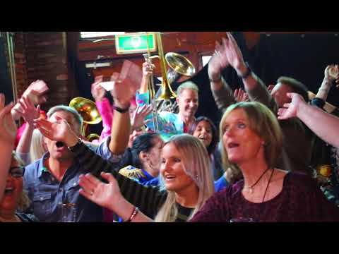 Tommy Lips -   Ons Eigen Stamcafé   ( Officiële Videoclip HD )