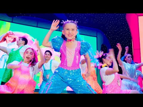 Saritah Bebe - Sings her hit Baby Factory (live)