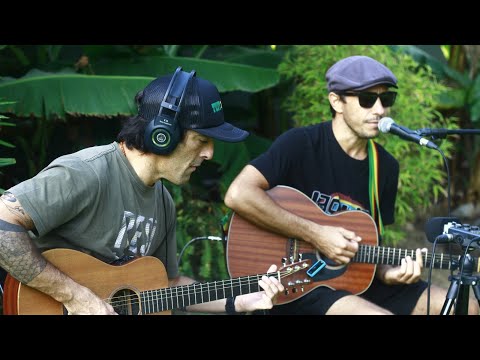 Astillas y Costillas desde el jardín, a dos guitarras de palo