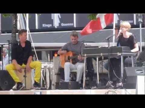 Alouise synger Overskud på Svendborg Torv 2012