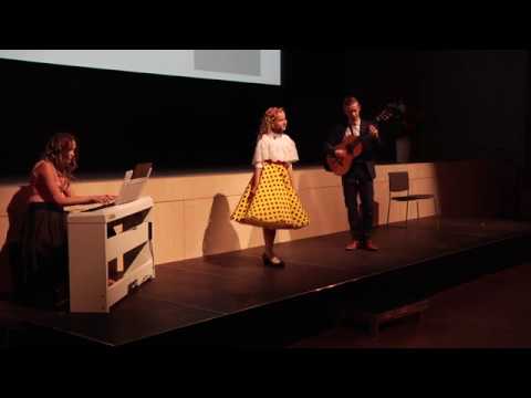 Būvindustrijas lielā balva 2015. Muzicē ģitārists Miks Akots un dzied Aleksandra Špicberga.