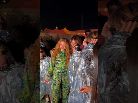 Penélope Cruz, Mónica Cruz, Mireia Belmonte y Agatha Ruiz de la Prada con Shakira #shorts