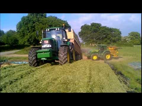 JD 6830 et Record S1200 à l'herbe