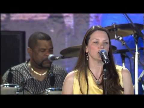 Susan Tedeschi - Lord Protect My Child (Live at Farm Aid 2005)