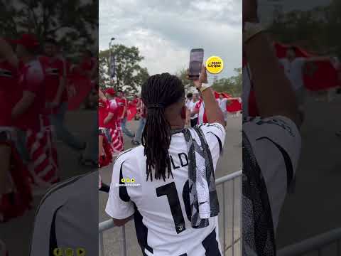 مشجع يوفنتوس ينبهر بجمهور الوداد ويوثق اللحظة