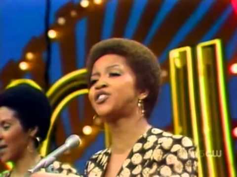 The Staple Singers - We The People (Soul Train 1974)