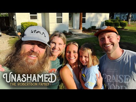 Missy’s Anniversary Gift to Jase Goes Viral & How to Share Jesus in a Small Home | 1145