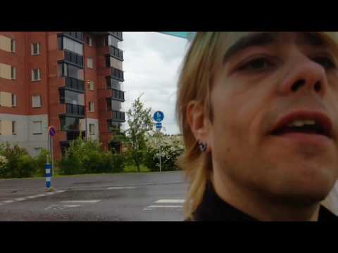 Nyt ollaan olkona sateessa