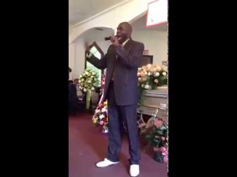 Gerald Bonds singing at a funeral His eyes are on the sparrow part 2