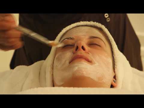 A behind the scenes look at what it’s like to travel in luxury on the iconic Queen Mary 2