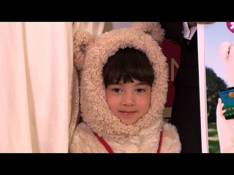関西弁少女・エヴァちゃん、“子熊”の着ぐるみで登場　『イオンスマホ親子セット』発表会