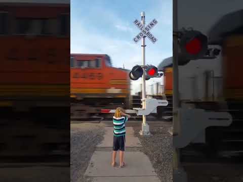 Speeding Train!! #bnsf #freighttrain