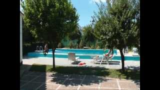 preview picture of video 'Large Bargain Villa With Large Garden, Fruit Trees, Pool and Views! Paradas, Sevilla.mpg'