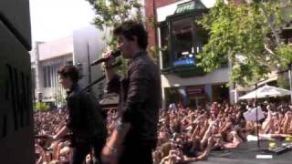 Jonas Brothers Live at the Grove- Play my music. HQ