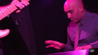 The Blue Mondays - She Walks Right In (Clarence Brown Cover)