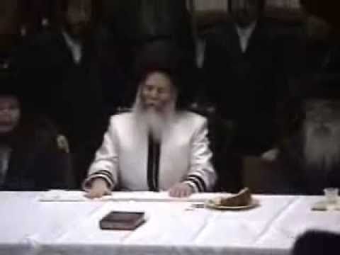 Bobover Rebbe Shlita Feering Tish Erev & Motze Yom Kippur
