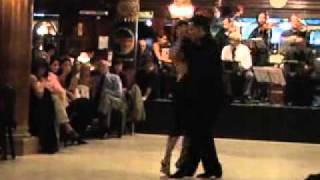 Exhibición de baile en La Ideal: con los bailarines Pedro Ochoa & Joanna Ramírez