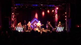 Dancehall Domine (Live in Dallas) - The New Pornographers