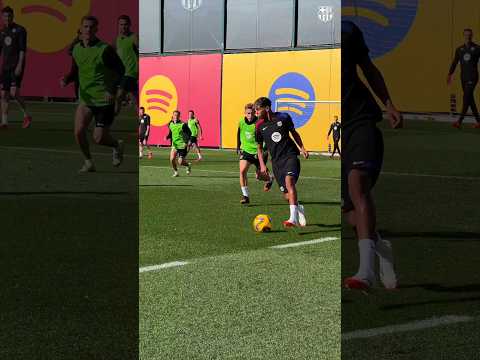 😍 Lamine Yamal régale à l'entraînement avec l'équipe du Barça #football #shorts