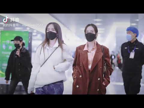 [FANCAM] 王霏霏 Wang Feifei and Meng Jia 孟佳 at the airport #shorts
