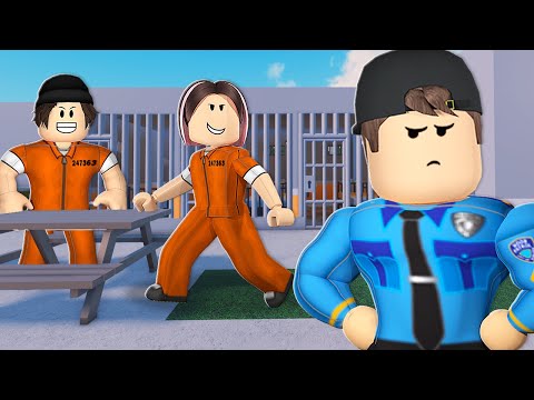 COMPREI UMA PRISÃO E VIREI POLICIAL NO ROBLOX ( My Prison )