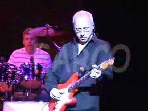 Videoclip de Sultans Of Swing (Live At The Royal Albert Hall) — Dire Straits