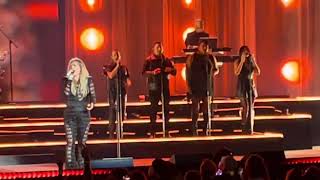 Kelly Clarkson Singing Already Gone During her December Chemistry Residency