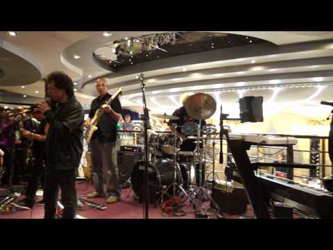 The Lamb Lies Down On Broadway - Cruise To The Edge 2014 After Hours Prog Jam