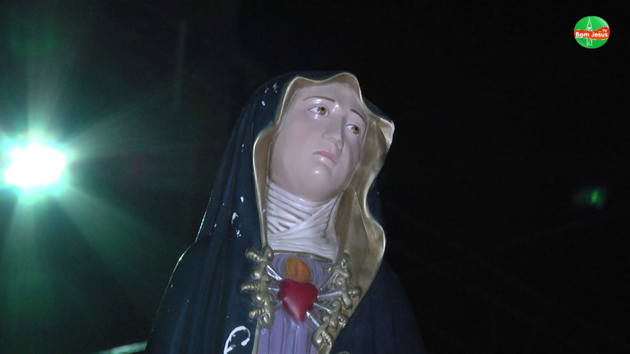 Procissão com a Imagem de Nossa Senhora das Dores saindo da Catedral