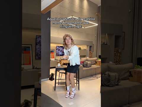 AQUELA PROFESSORA DA MATÉRIA MENOS IMPORTANTE 😹
