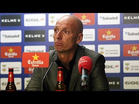 Roda de premsa de Miquel Olmo posterior al partit CE Sabadell 0 Girona FC 2