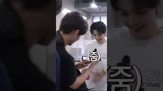 Download lagu Save Jeongwoo he touched Dobby's stomach right in front of Junghwan๐ #hwanbby #jeongbby #treasure mp3 Download lagu Save Jeongwoo he touched Dobby's stomach right in front of Junghwan๐ #hwanbby #jeongbby #treasure mp3