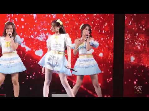 BNK48 Fond - First Rabbit @ BNK48 11th Sayonara Crawl Roadshow Mini Concert [Fancam 4K 60p] 220522