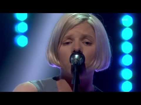 AURORA - Runaway (Live at Lindmo)