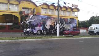 preview picture of video 'Onibus de Luan Santana em Frente ao HOTEL KANÔA em Santo Antônio da Platina PR.'