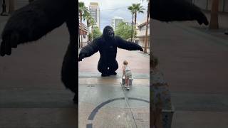 Download lagu The gorilla grabbed her! 🦍 mp3